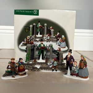 Department 56 Christmas Carol Reading By Charles Dickens (Set of 4)